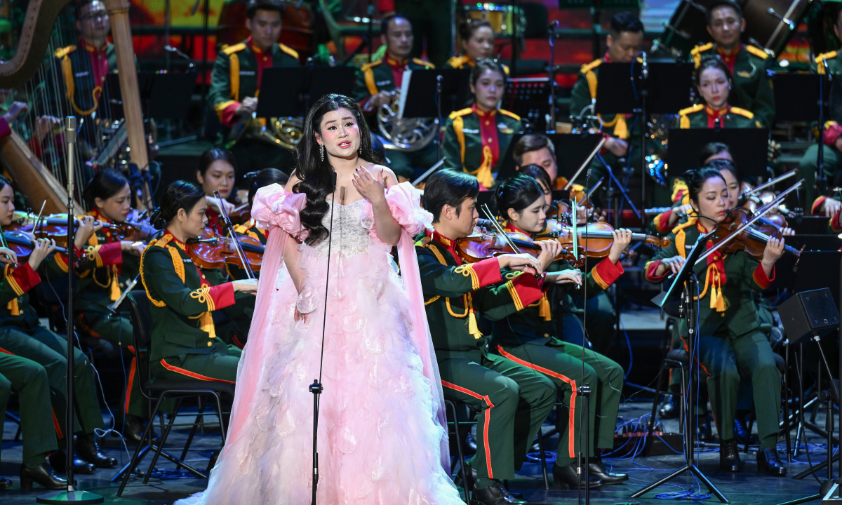 Gần 200 nghệ sĩ biểu diễn ra mắt Dàn nhạc Giao hưởng Quân đội