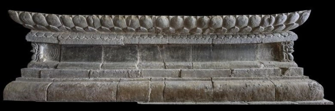 Mặt sau của bàn thờ Phật bằng đá chùa Hương Trai. Ảnh: Sở Văn hóa và Thể thao Hà Nội