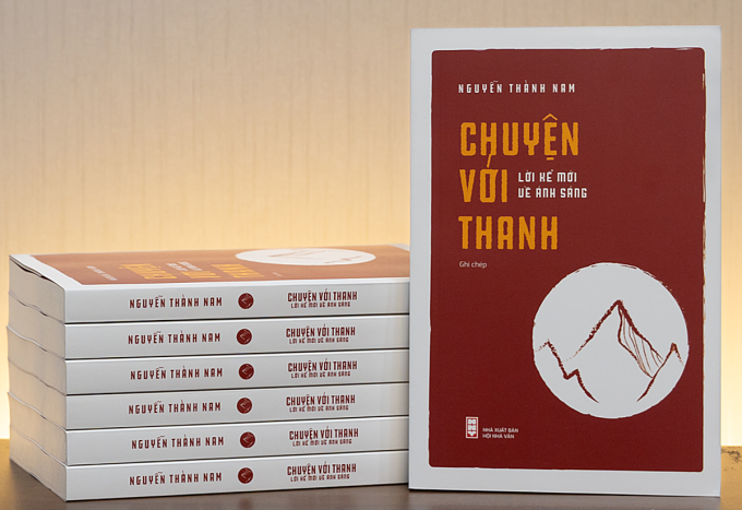 Bìa cuốn Chuyện Với Thanh - Lời kể mới về ánh sáng, sách 304 trang (NXB Hội Nhà Văn). Ảnh: Spiderum