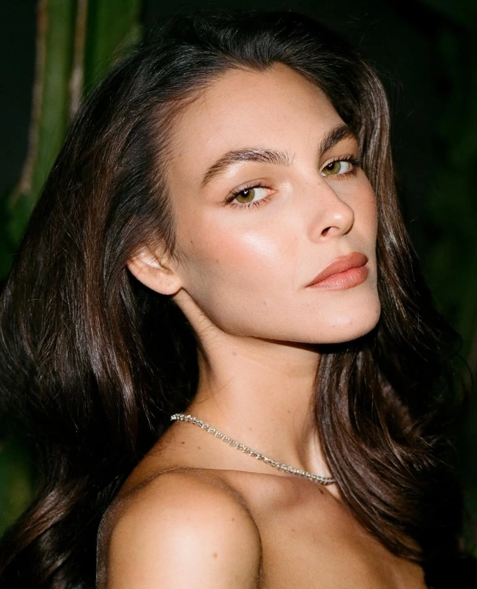 Vittoria Ceretti thu hút với gương mặt góc cạnh, ánh mắt biết nói và phong cách thời trang phóng khoáng. Ảnh: Instagram Vittoria