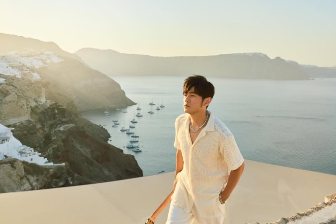 Châu Kiệt Luân tuổi 47, đầu năm nay, anh phát hành album Con của mặt trời. Ảnh: Next Apple