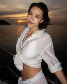 Con gái Chung Lệ Đề tận hưởng nắng gió Phú Quốc