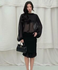 Những bộ cánh xuyên thấu của Jennie