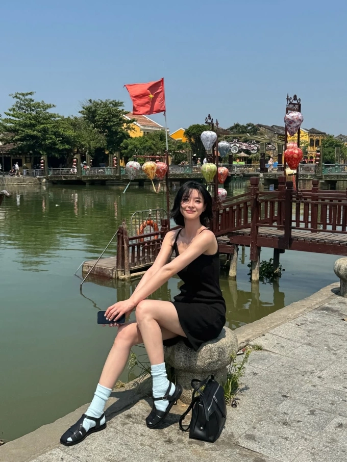 Kwon Nara phối trang phục năng động. Ảnh: Instagram/Nara