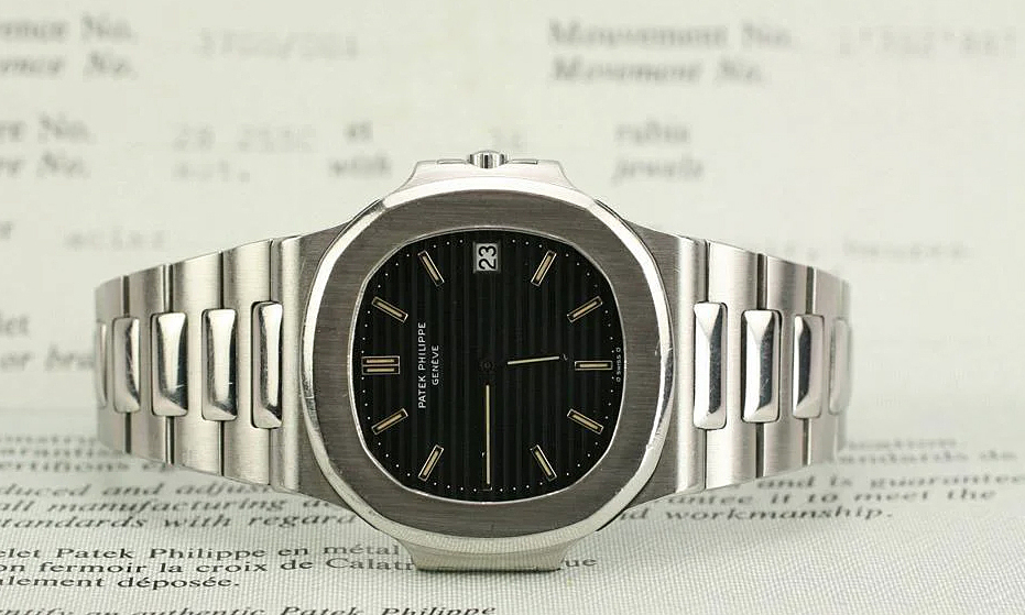 Chiếc đồng hồ thép đắt hơn vàng của Patek Philippe