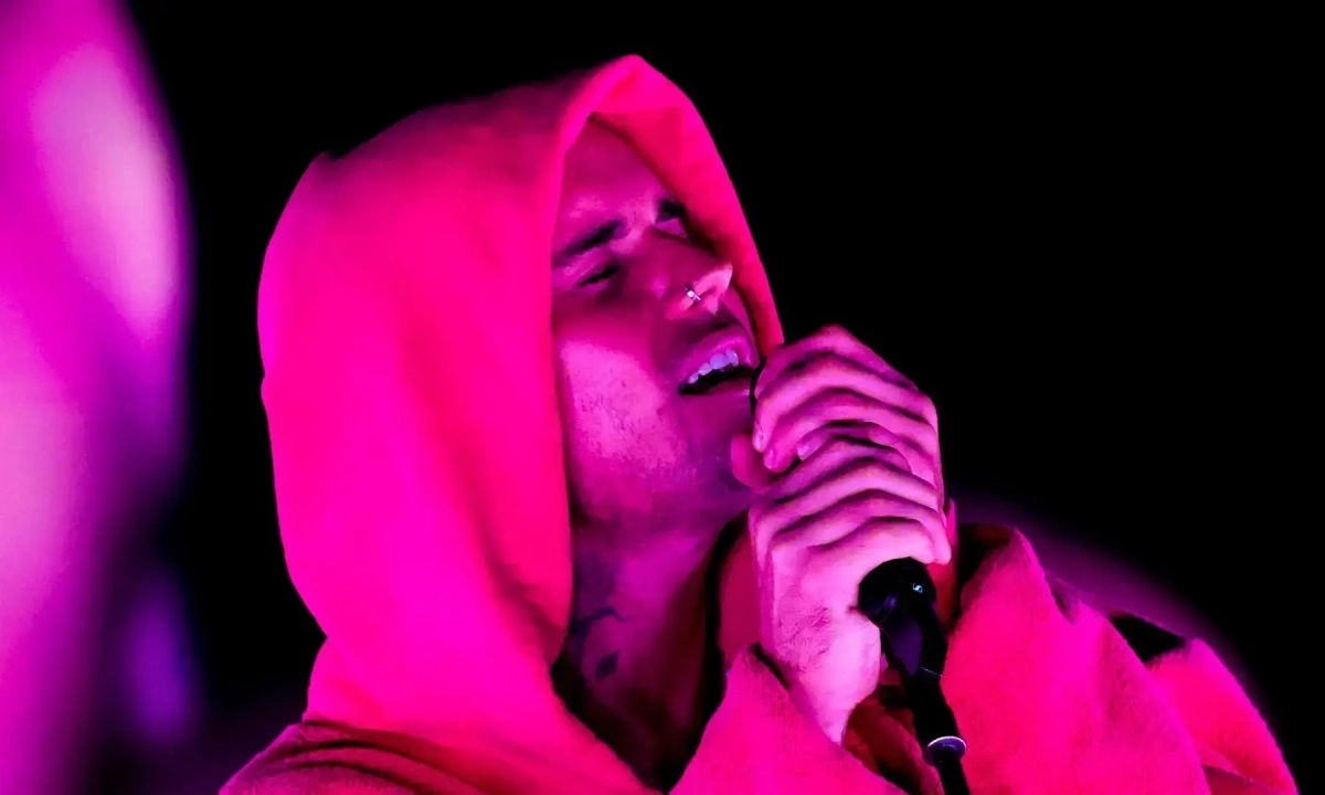 Justin Bieber mặc trang phục của NTK gốc Việt