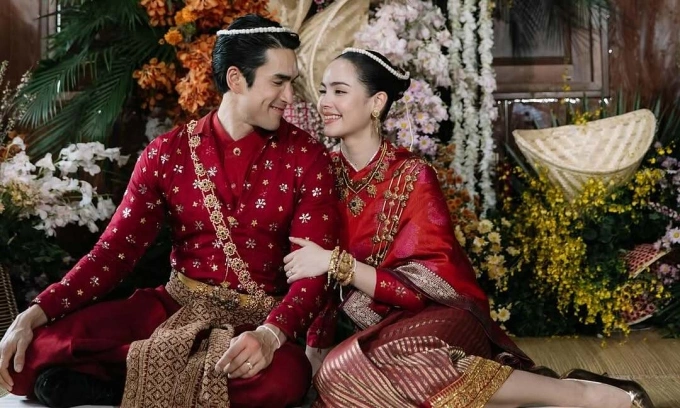 Nadech Kugimiya (trái) và Yaya Urassaya trong lễ cưới ngày 17/4. Ảnh: Instagram Yaya Urassaya
