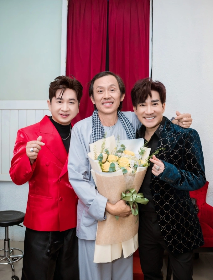 Từ trái sang: Bằng Cường, Hoài Linh, Quang Hà ở hậu trường đêm nhạc. Ảnh: Nhân vật cung cấp