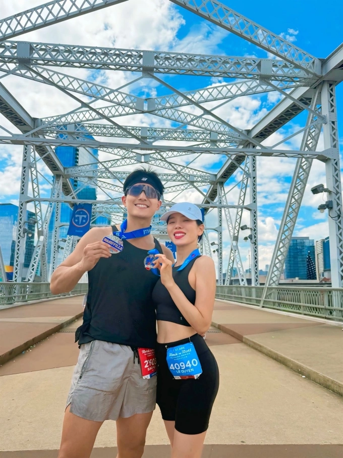 Cặp sao ghi lại kỷ niệm khi tham gia giải chạy ở Mỹ.