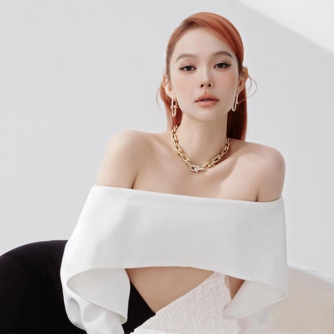 Minh Hằng ở tuổi U40 trong bộ ảnh thời trang chụp đầu năm.
