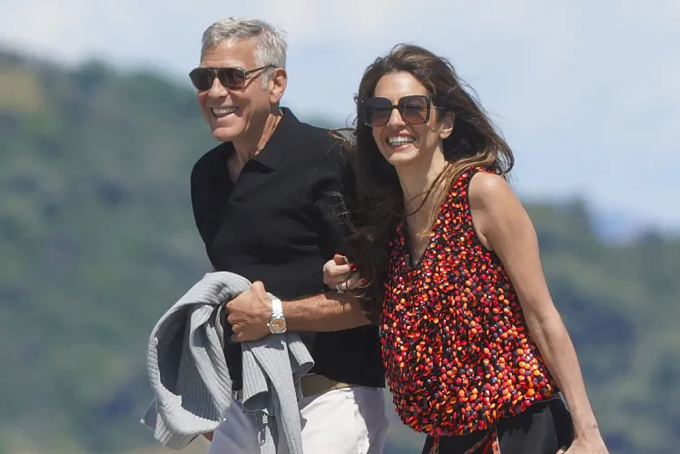 George Clooney và Amal đi chơi tại St. Tropez hôm 7/5 - một ngày sau sinh nhật của diễn viên. Ảnh: Backgrid