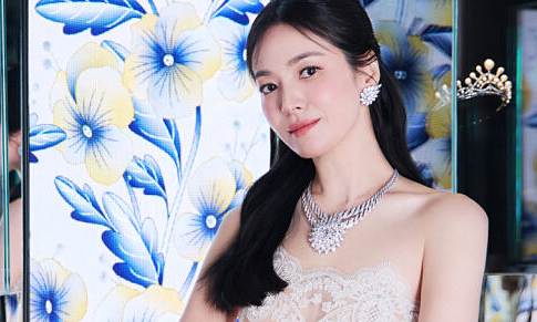 Song Hye Kyo gợi cảm trong trang sức cao cấp Chaumet