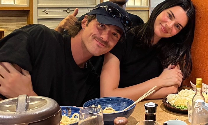 Ảnh Kendall Jenner và sao 'Frankenstein' ở Nhật Bản gây chú ý