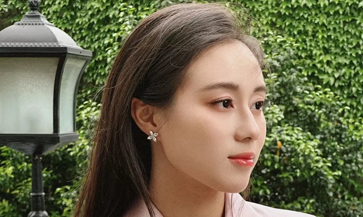 Hà Siêu Hân - ái nữ tốt nghiệp MIT của 'Vua sòng bạc'