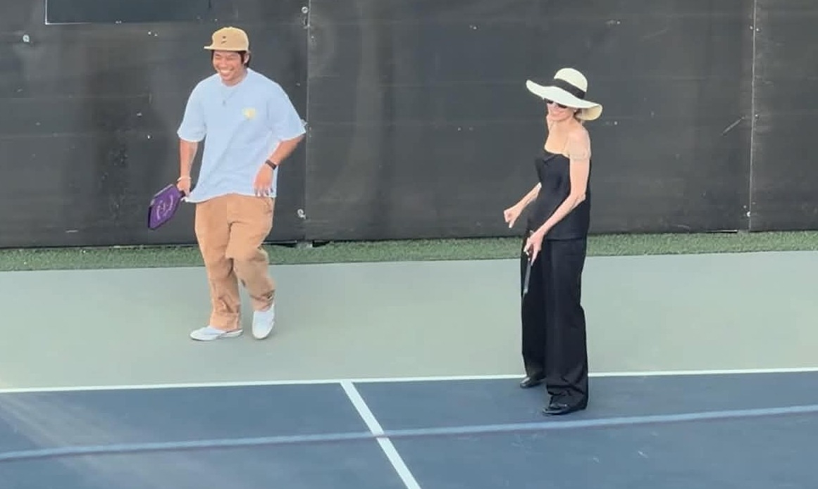 Angelina Jolie chơi pickleball với Pax Thiên