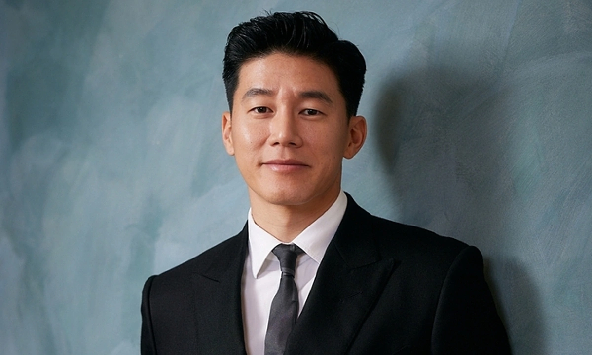 Tài tử Kim Mu Yeol vươn lên từ nghèo khó