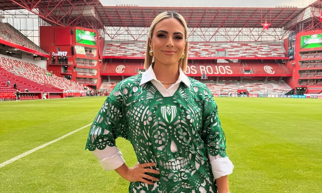Áo World Cup cảm hứng từ 'Lễ hội Người chết'