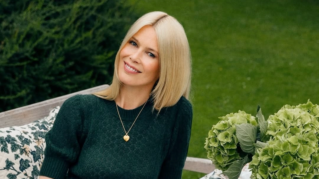 Siêu mẫu Claudia Schiffer tận hưởng cuộc sống vùng nông thôn