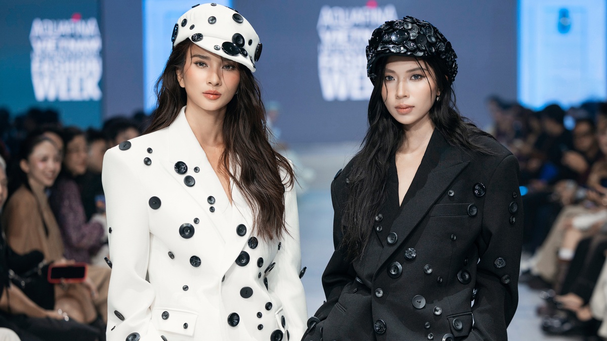 Kim Tuyến, Đồng Ánh Quỳnh catwalk