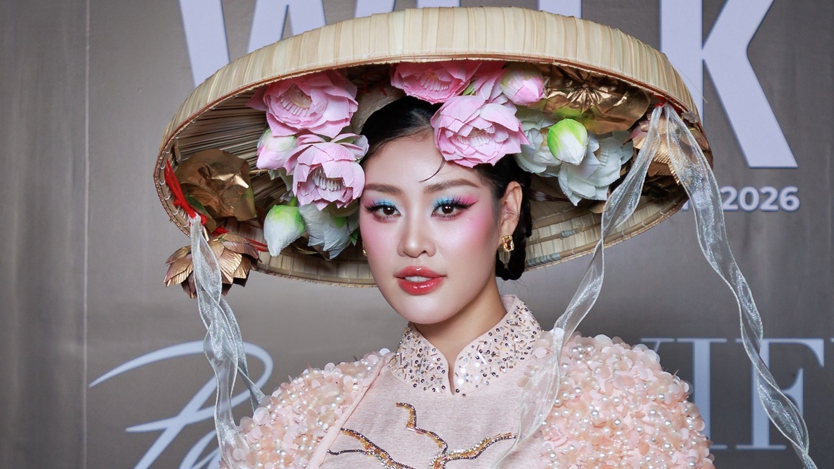 Hoa hậu, á hậu hội tụ thảm đỏ Tuần thời trang Quốc tế Việt Nam