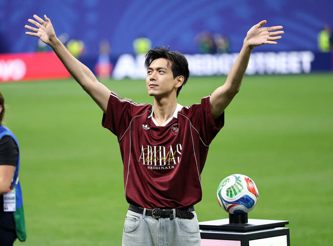 Tài tử Lý Hiện. Ảnh: Weibo/FIFA