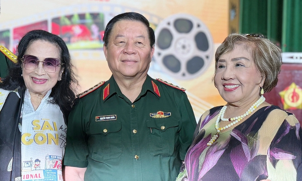 'Văn nghệ sĩ góp phần khơi dậy lòng yêu nước'