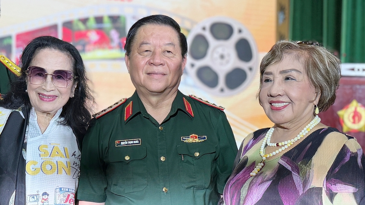'Văn nghệ sĩ góp phần khơi dậy lòng yêu nước'