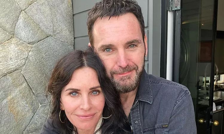 Courteney Cox chia tay tình trẻ sau 12 năm bên nhau