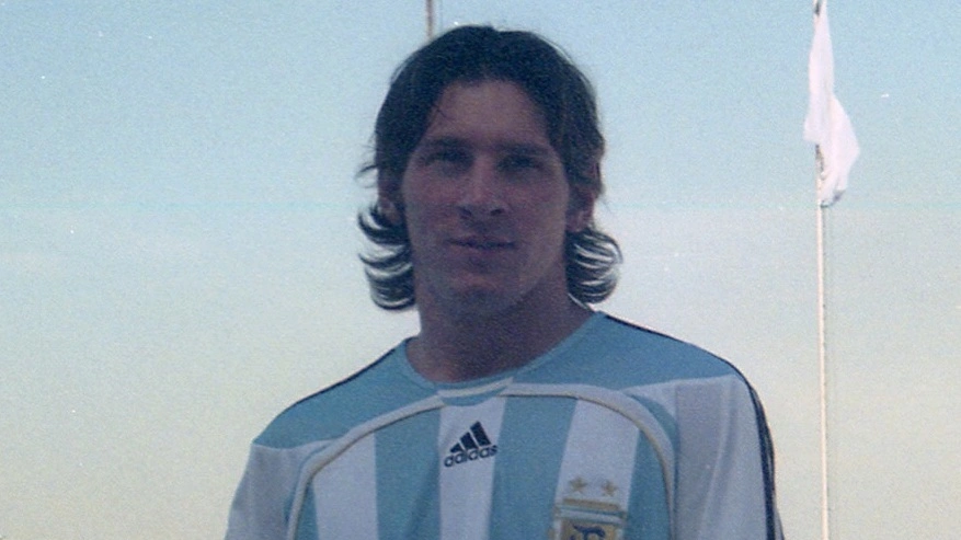 Nhiếp ảnh gia kể chuyện chụp hình Messi năm 18 tuổi