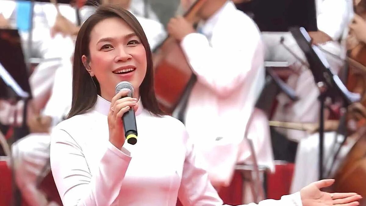Nghệ sĩ hát mừng 50 năm Sài Gòn - Gia Định mang tên Chủ tịch Hồ Chí Minh