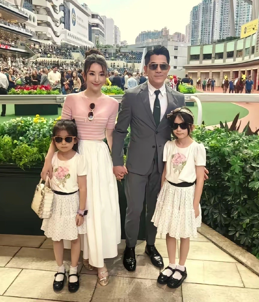 Gia đình Quách Phú Thành. Ảnh: Weibo