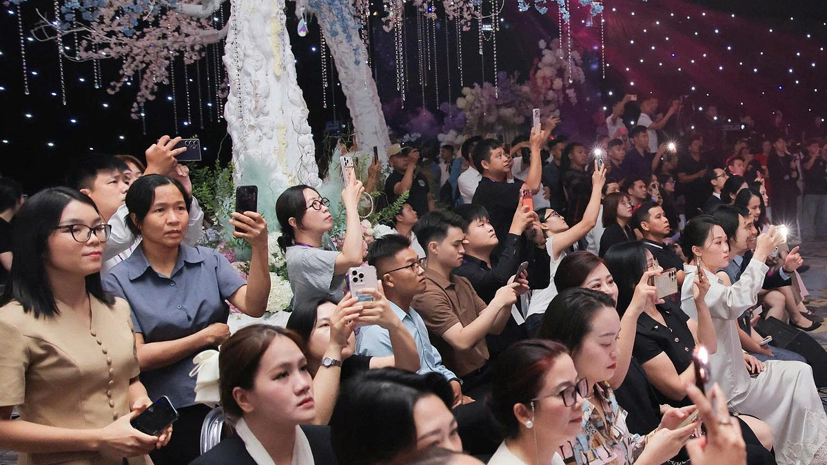 Hàng nghìn người đổ về triển lãm cưới The Vietnam Grand WeddX