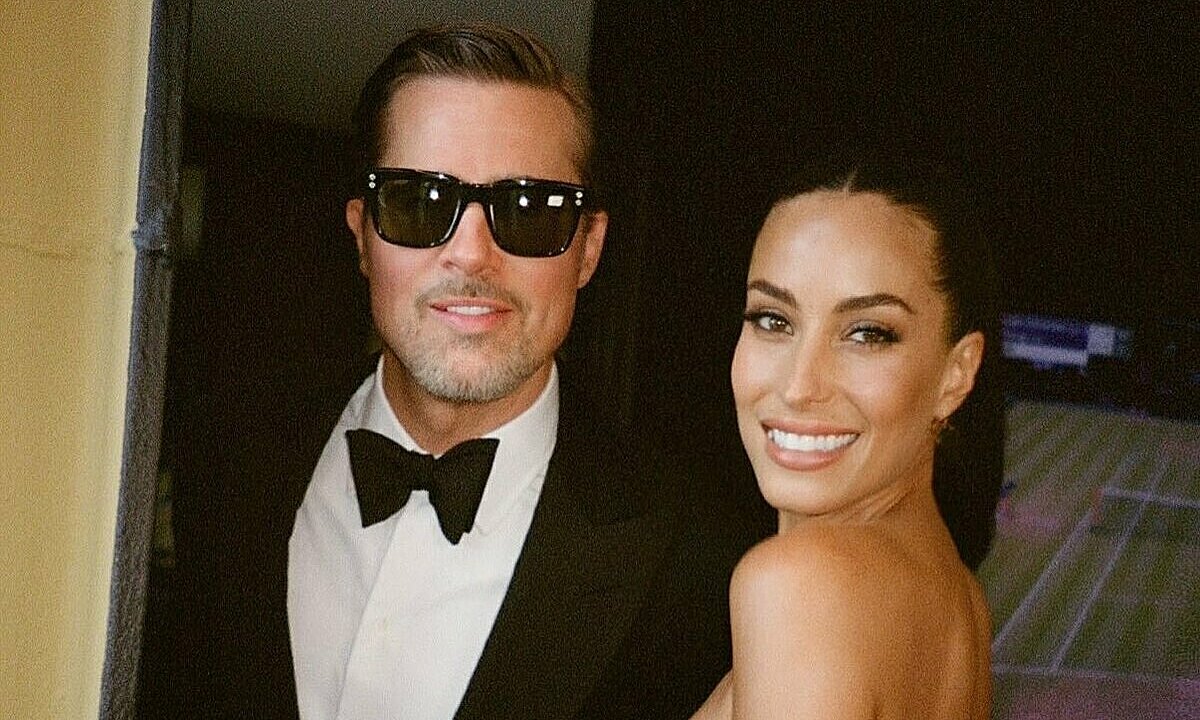 Brad Pitt và bạn gái mặc đồng điệu tại đám cưới Taylor Swift