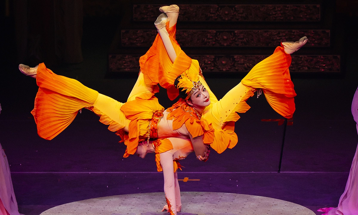 Hơn 10.000 giờ tập luyện cho show 'Đất nước thiên hùng ca'