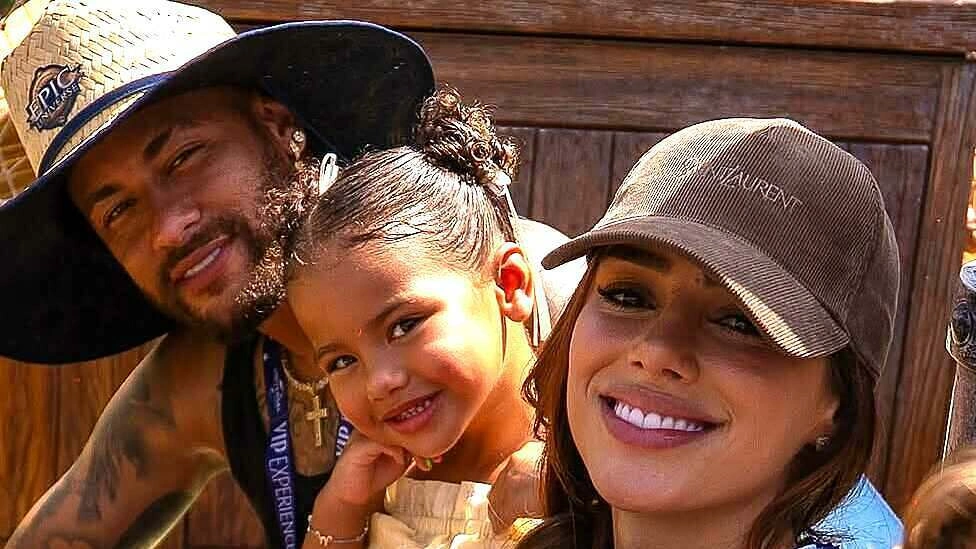 Neymar nghỉ dưỡng cùng bạn gái sau thất bại World Cup