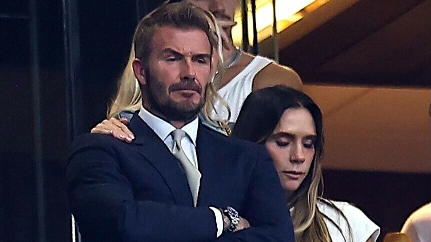 Victoria Beckham an ủi chồng sau thất bại của đội tuyển Anh