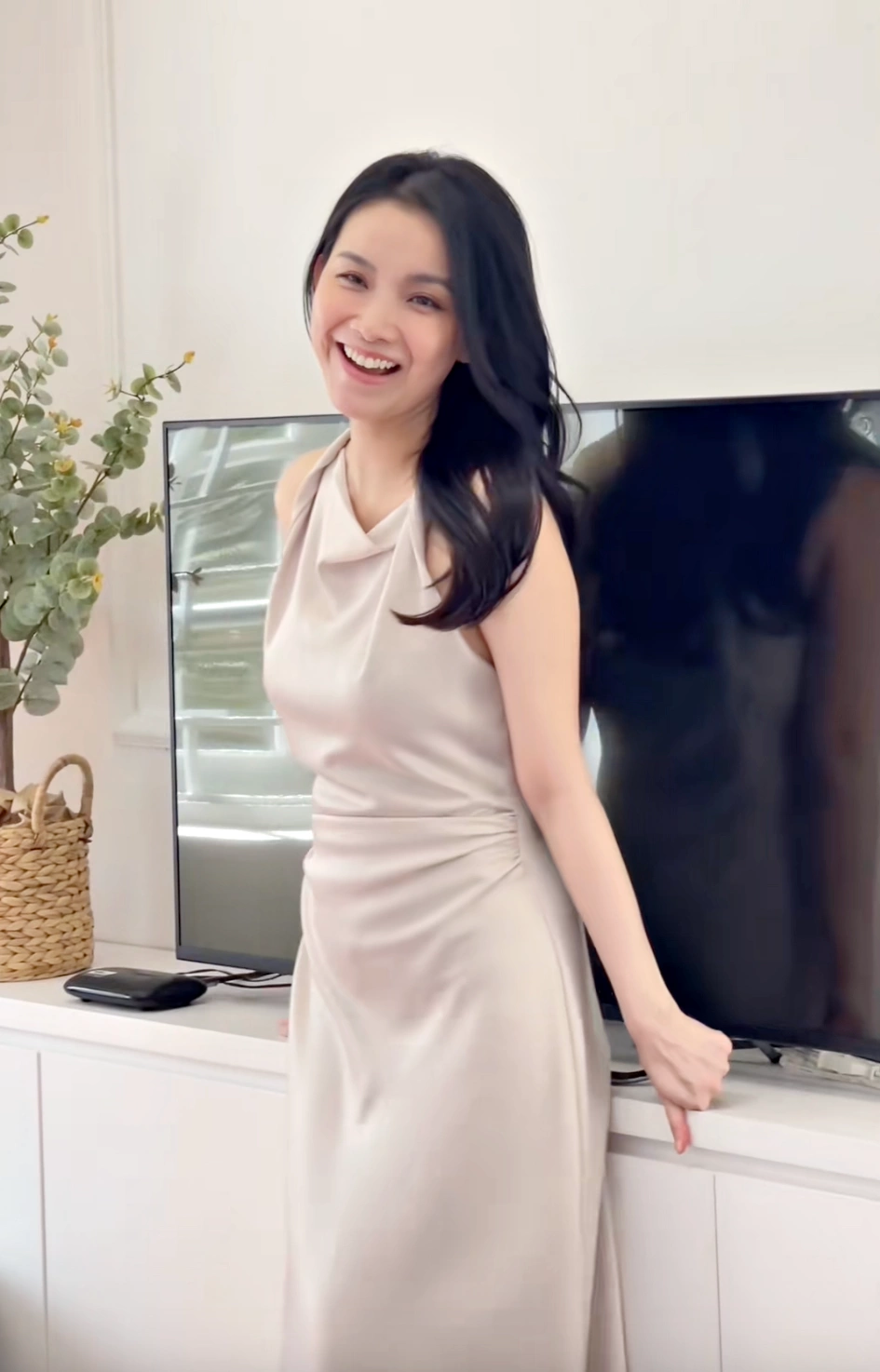 Thời trang đời thường của Hoa hậu Thùy Lâm