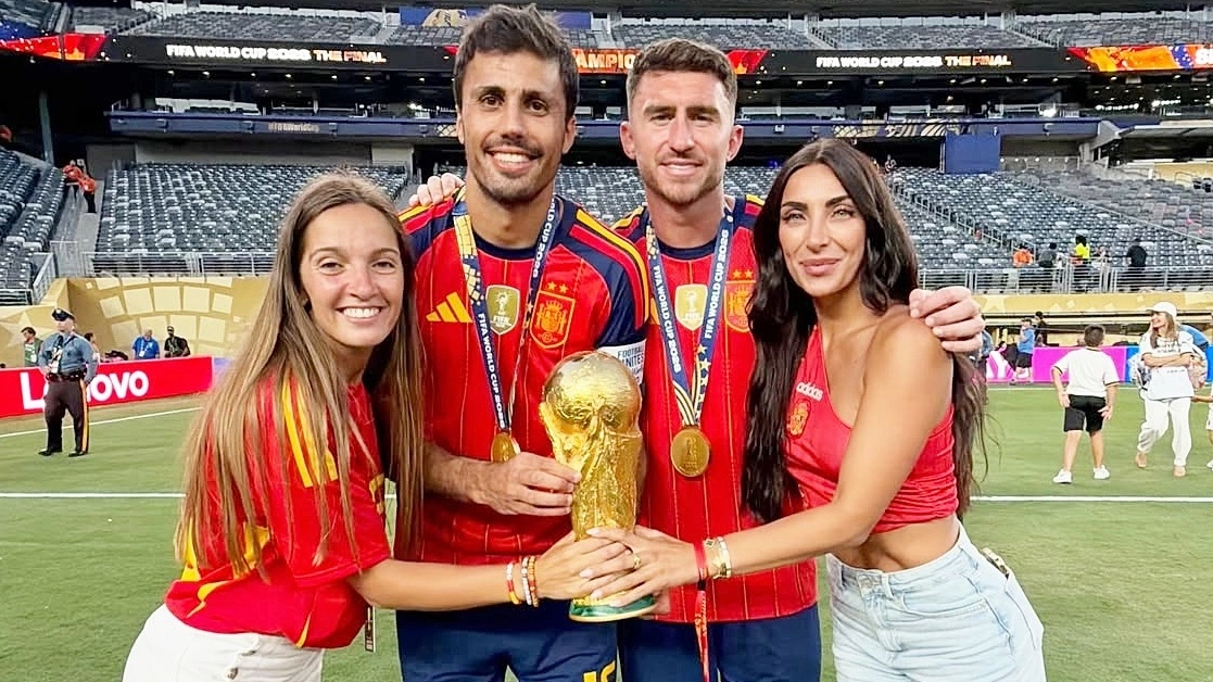 Vợ, bạn gái cầu thủ ăn mừng Tây Ban Nha vô địch World Cup