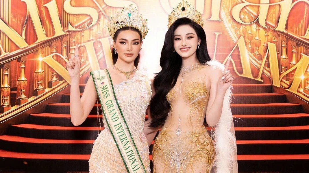 Hoa hậu Hòa bình Thế giới dự thảm đỏ cùng dàn mỹ nhân Việt
