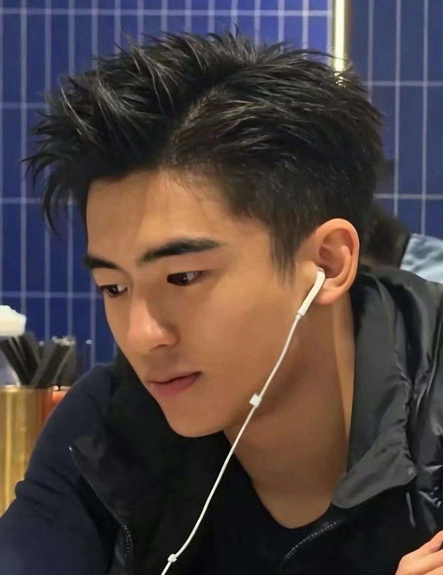 Lucas trong đời thường. Ảnh: Weibo
