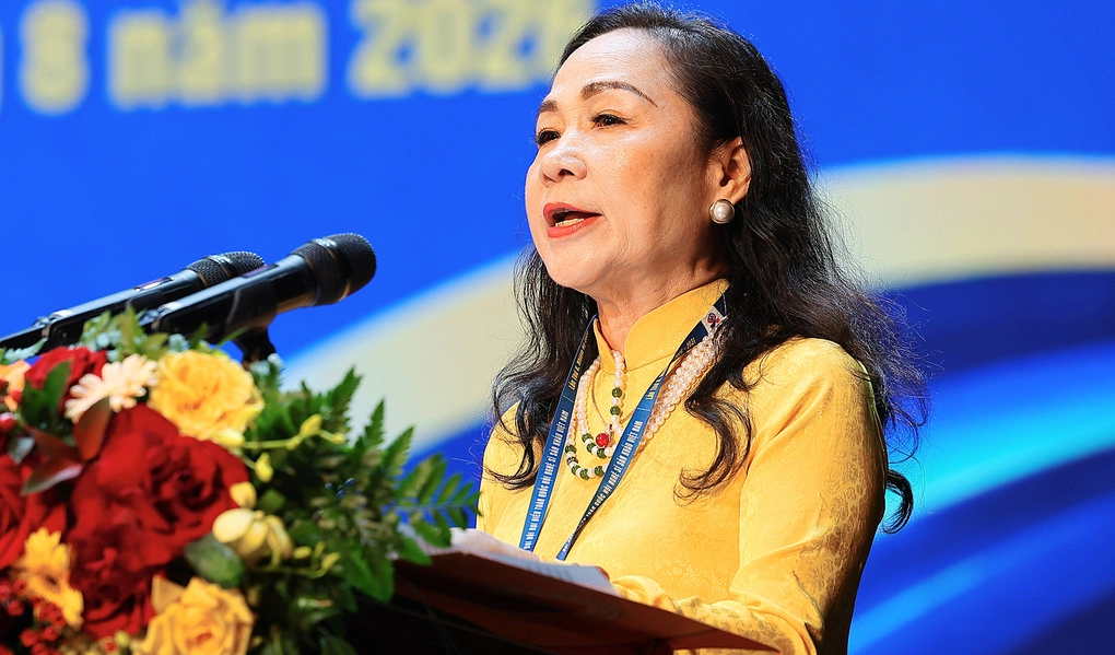 Nghệ sĩ Trịnh Thúy Mùi phát biểu khai mạc đại hội. Ảnh: Phạm Tuấn Anh