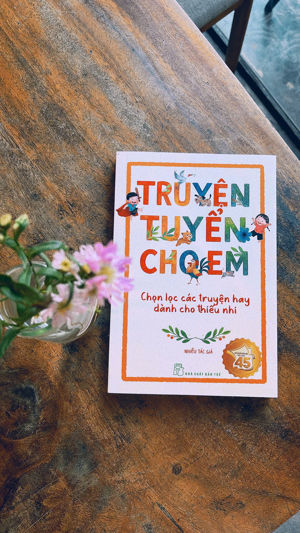 Ấn phẩm ra mắt hồi tháng 3, dịp kỷ niệm 45 năm thành lập Nhà xuất bản Trẻ. Ảnh: Độc giả cung cấp