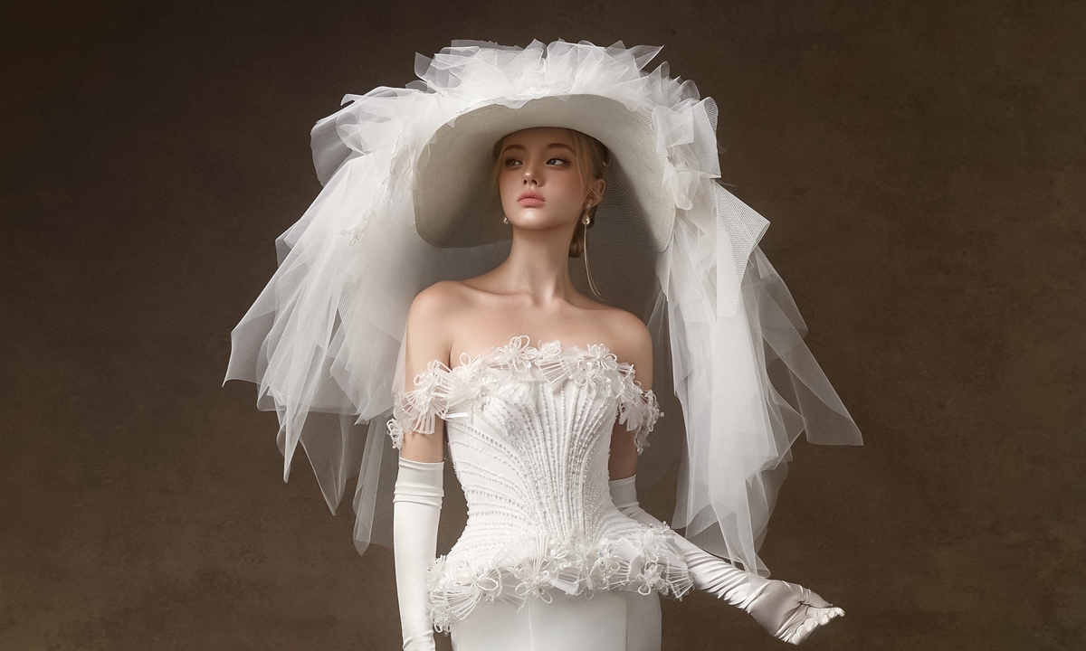 Đầm cưới lấy cảm hứng từ gốm Bát Tràng