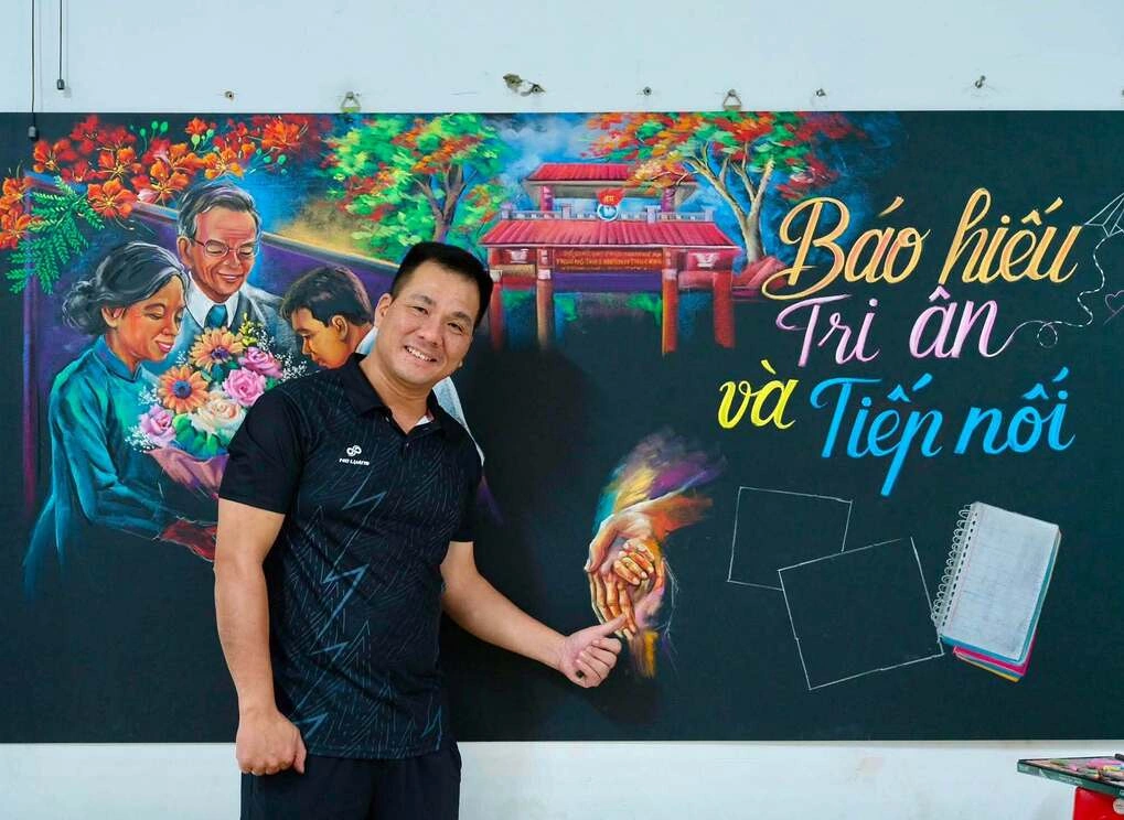 Thầy giáo mỹ thuật Nguyễn Trí Hạnh.