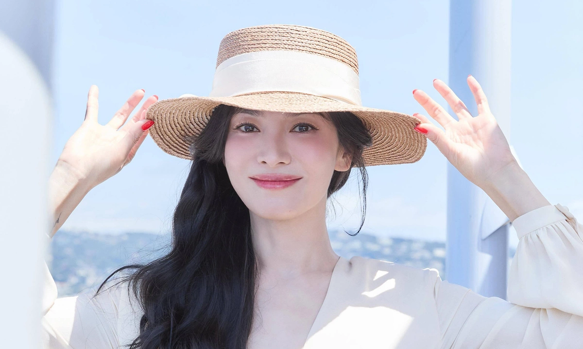 Trang phục tôn khí chất thanh lịch của Song Hye Kyo