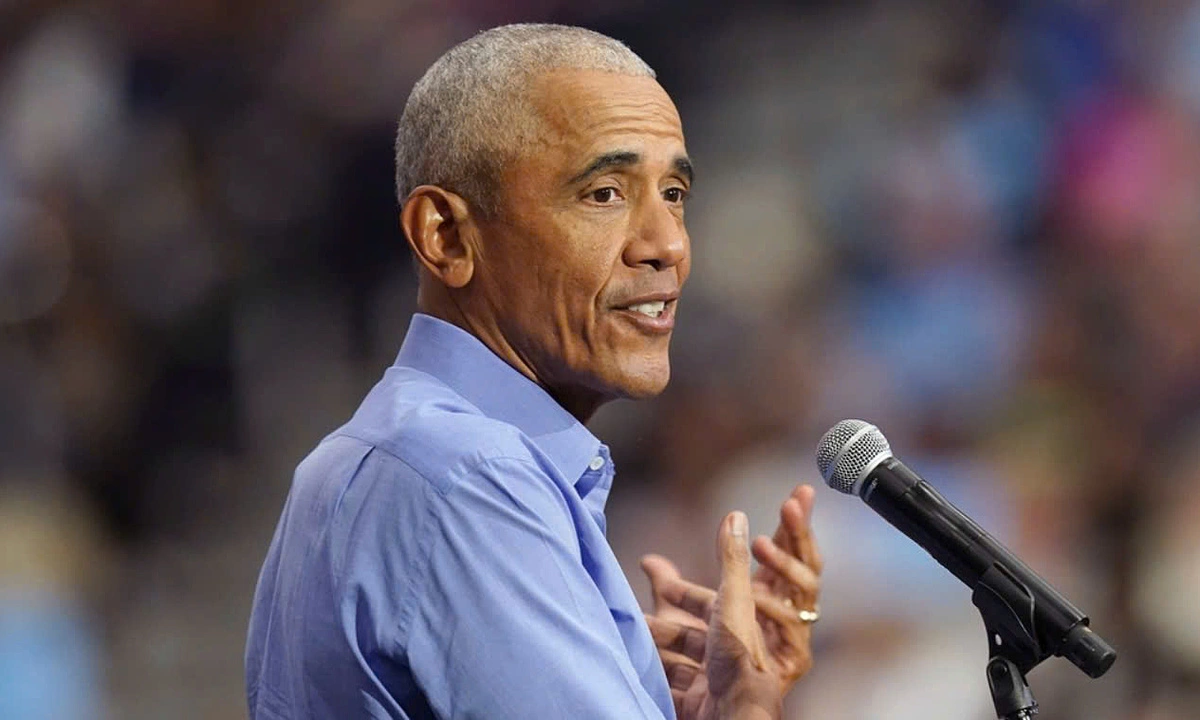 Ông Obama dẫn podcast về những cuốn sách 'định hình bản thân'