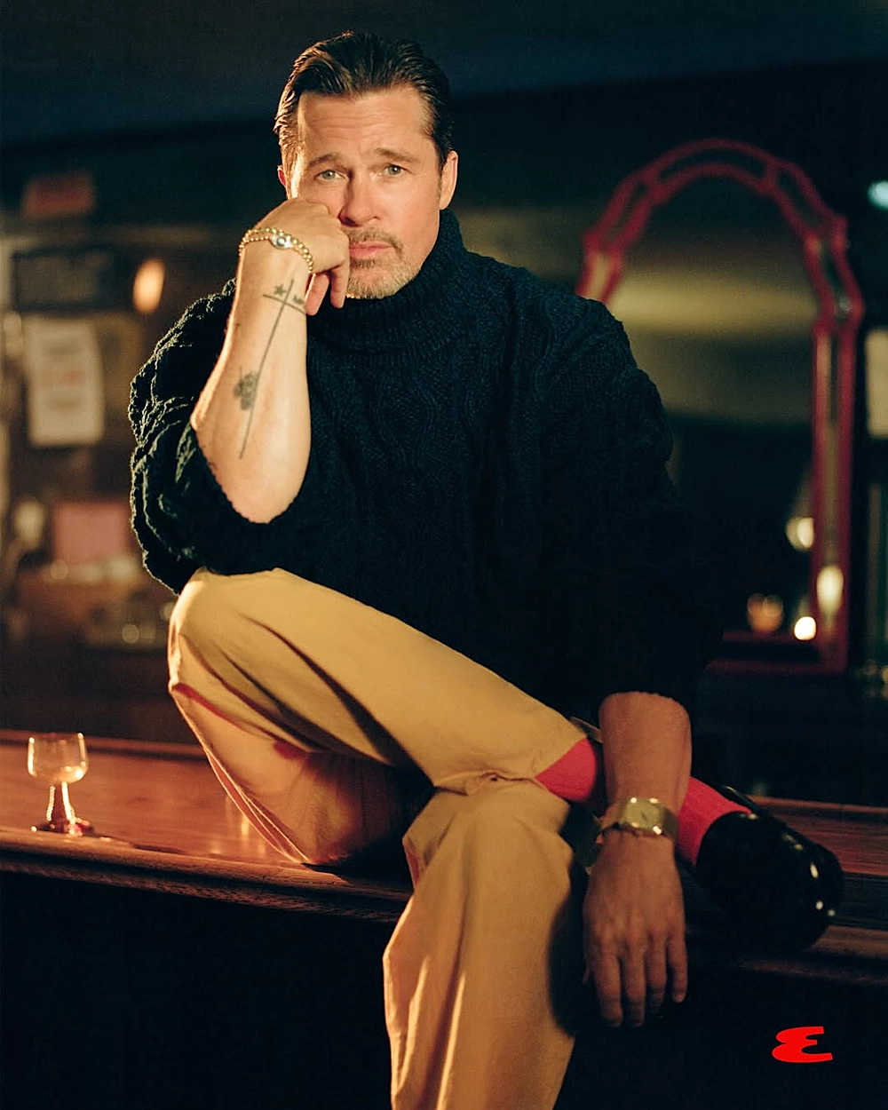 Phong độ của Brad Pitt ở tuổi 62. Ảnh: Esquire