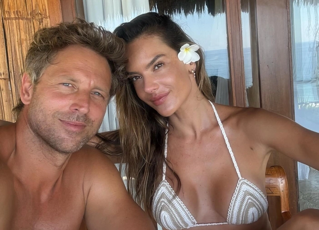 Alessandra Ambrosio và Buck Palmer chung sở thích du lịch. Ảnh: Instagram Alessandra Ambrosio
