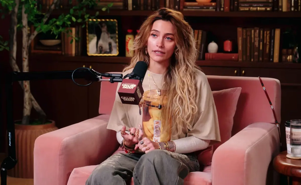 Ca sĩ Paris Jackson, 28 tuổi, trên chương trình podcast ngày 12/8. Ảnh: YouTube/ Call Her Daddy