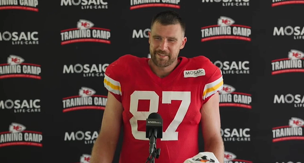 Travis Kelce tại buổi họp báo ngày 12/8. Ảnh: YouTube/ Kansas City Chiefs